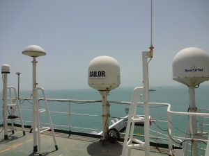 آنتن‌های ماهواره‌ی روی کشتی
